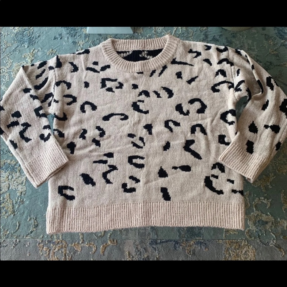 Leopard Print Round Neck Knitted medium new